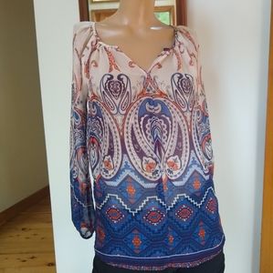 Karen Kane Size XS. Printed blouse. Beautiful. Like New. Vintage.